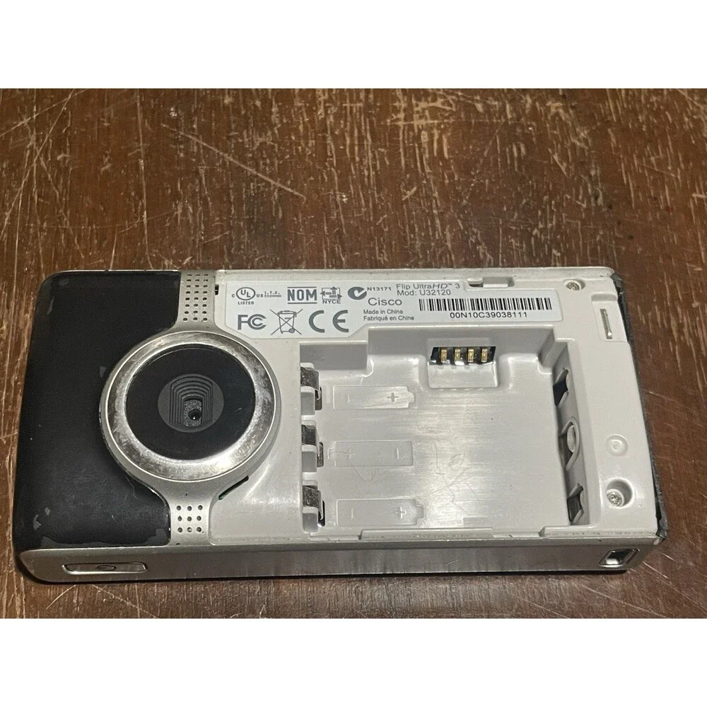 Flip Ultra HD Video Camera 8GB Memory U32120 Untested Battery Cover Not Closing